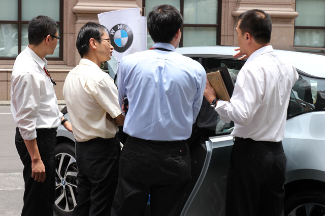 BMW 經銷台北汎德積極推廣「客製化企業精緻到府賞車」服務，消費者可就近輕鬆賞車。