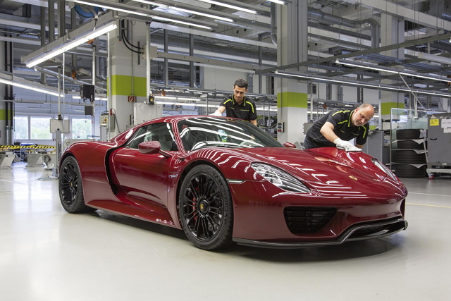 堪稱「最速」量產車款的Porsche 918 Spyder於投產至今已過去21個月，近日官方便宣佈正式停產。