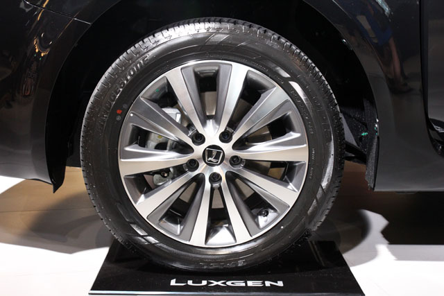為了精進油耗表現，Luxgen特別與Bridgestone合作開發新的EP150低滾阻輪胎。