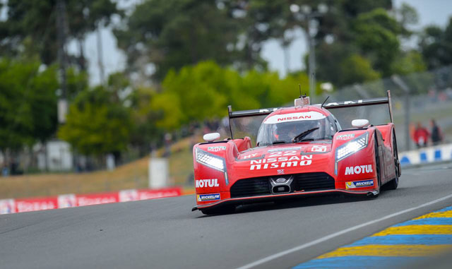 日產這次以創新大膽的設計，推出3輛FF前輪驅動的GT-R LM Nismo來參賽LMP1組，不僅排位賽成績未達該組最快車輛107%的門檻，被罰退至所有LMP原型賽車之後起跑；最後也只有圖中這輛22號車能撐到最後沒有退賽（其他兩輛21號車和23號車均相繼退賽），但還是不能被列入官方完賽排名，可謂相當慘澹。
