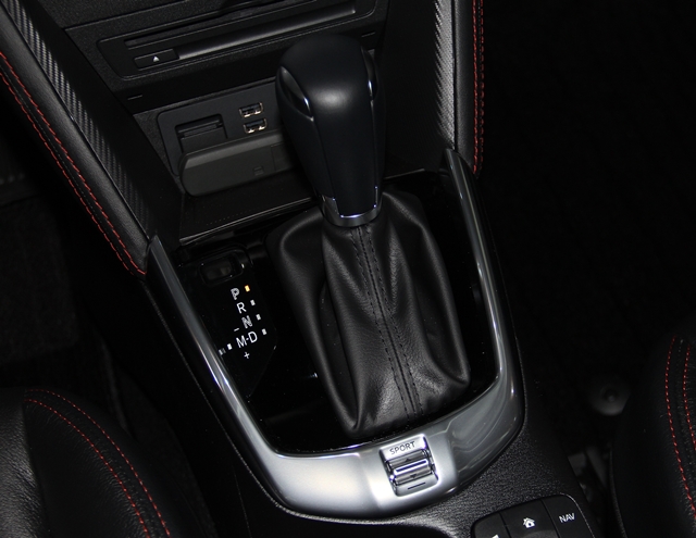 Mazda 2搭配SKYACTIV-Drive 6速手自排變速箱，而排檔座後方更配備駕駛模式調整系統。