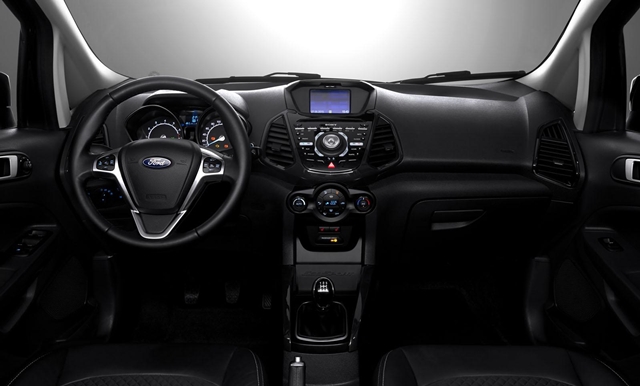 小改款EcoSport換上全新的4吋彩色顯示幕，在高規車型身上，更標配Sony音響系統、衛星導航系統與倒車攝影機。