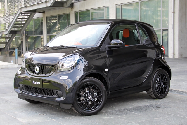 新一代Smart Fortwo的車身尺碼為2695x1663x1555mm，車寬增加，車長及車高略減，而軸距更比前一代加長6mm，達到1873mm