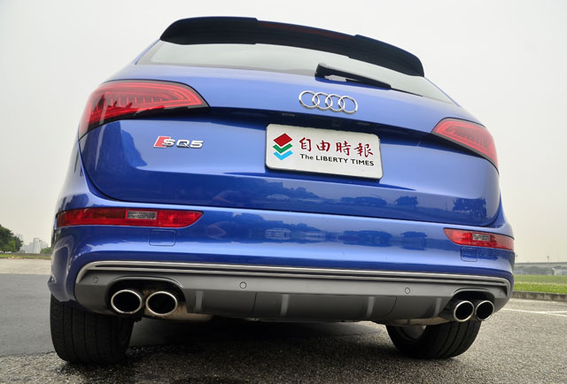 中小型 SUV 跑格派新選！Audi SQ5 試駕