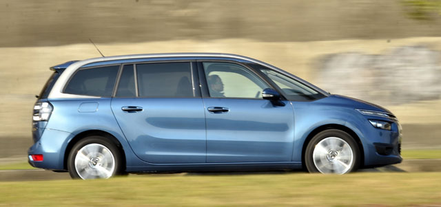 Grand C4 Picasso BlueHDi開起來順暢有力，由靜止加速至時速百公里需時10.2秒，僅比5人座的C4 Picasso BlueHDi稍慢0.1秒，加速性能尚稱不惡。