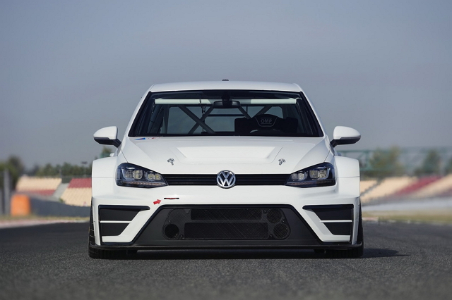 動力設定由量產版Golf R的引擎進行調校，搭載2.0升雙渦輪增壓引擎，可輸出330匹馬力、以及42公斤米的峰值扭力。