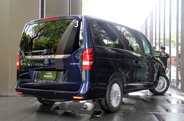 V-Class全車系均搭載2.1升四缸柴油渦輪增壓引擎，最大動力為190hp/3800rpm、44.8kgm/1400~2400rpm，搭配7G-TRONIC PLUS七速手自排變速箱。