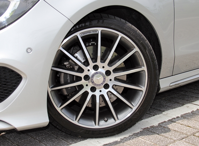 CLA250 Shooting Brake配備18吋胎圈搭配跑車化懸吊系統。