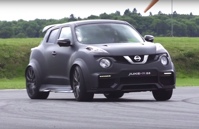 Nissan Juke-R 2.0搭載3.8升V6雙渦輪增壓引擎，最大動力可望達到600hp/66.5kgm，搭配雙離合器自手排變速箱以及四驅系統，0~100km/h加速成績只有3.7秒，極速更能達到257km/h。（圖片來源／Autocar）