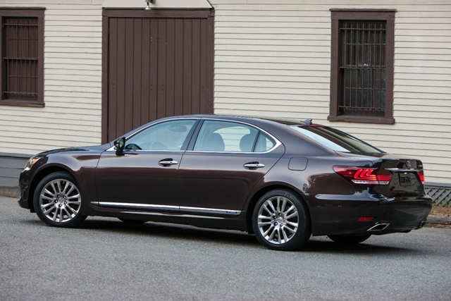 Lexus也傳出可能會推出雙門版本的LS，用以與Mercedes-Benz S-Class Coupe抗衡。