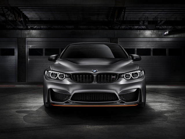 BMW M4 GTS外觀採用冷冽的暗灰色塗裝、加入亮眼的橘色元素。
