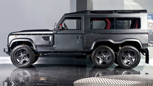 這部Flying Huntsman 6x6並不是由原廠所改裝，而是由英國頂級改裝廠Kahn Design所操刀改造。