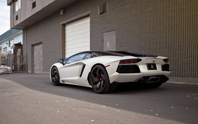 Lamborghini Aventador LP 700-4 Pirelli Edition 特別版！ 紀念 Pirelli 長久合作