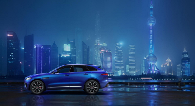新F-Pace採用鋁合金打造的iQ[Al]底盤，車前搭配雙A臂懸吊系統、車後搭配多連桿懸吊。