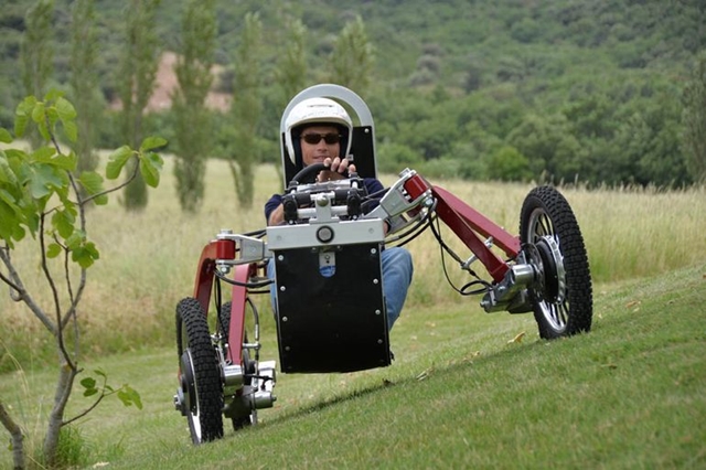 來自法國的公司Mecanroc，在不久前推出了全新的Swincar電動全地形越野車。