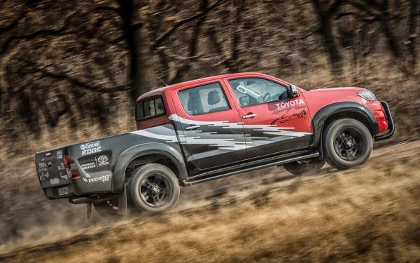 暴力版 Toyota Hilux  換上 Lexus IS F V8 心臟！