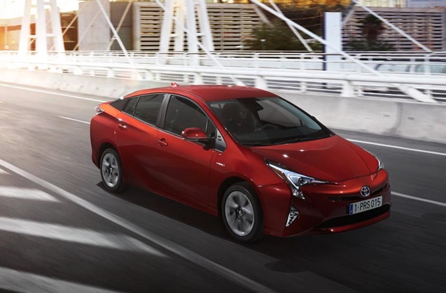 Toyota原廠也為新一代Prius導入新世代的Toyota Safety Sense安全系統，具備車道偏移警示系統、自動遠光燈控制系統以及Pre-collision預防碰撞系統。