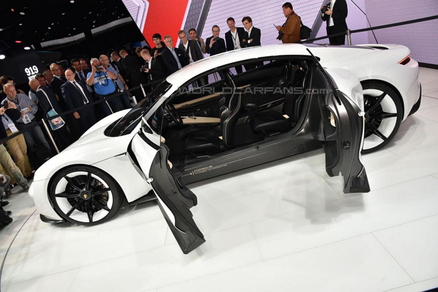 法蘭克福車展上亮相的純電動概念跑車Mission E，其一次充電完成可行駛超過500公里。（圖片來源／Worldcarfans）
