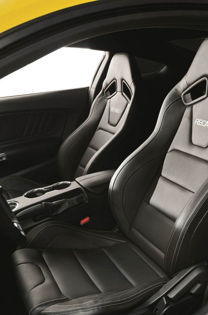 Mustang GT 採用 Recaro 賽車座椅，提供駕駛者良好的包覆性與支撐性。