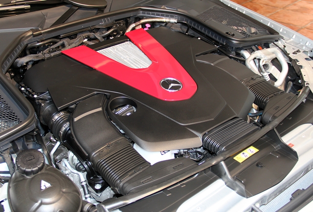 原廠搭載3.0升V6缸內直噴雙渦輪增壓引擎，最大動力達到367hp/5500~6000rpm、53kgm/2000~4200rpm，原廠公佈0~100km/h加速僅需4.9秒，極速250km/h。