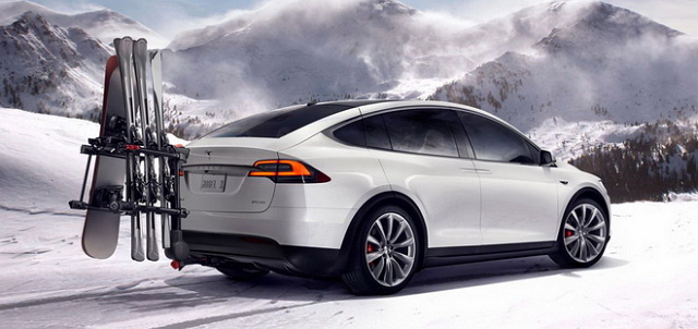 全球首輛純電動量產休旅車延續了Tesla Model X的設計，外觀造型導入LED頭燈與尾燈，滑順的線條及輪廓為整體質感上加分不少。