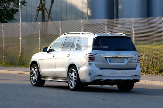 新一代 Mercedes-Benz GLS 無偽裝現身！ 洛杉磯車展亮相