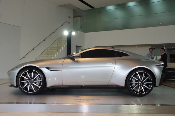 007 龐德新座駕 ASTON MARTIN DB10 台灣快閃