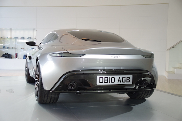 007 龐德新座駕 ASTON MARTIN DB10 台灣快閃