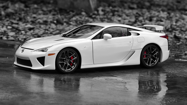 Lexus 第一次開發超跑就上手,LFA 的超跑魅力,BMW 看到了。