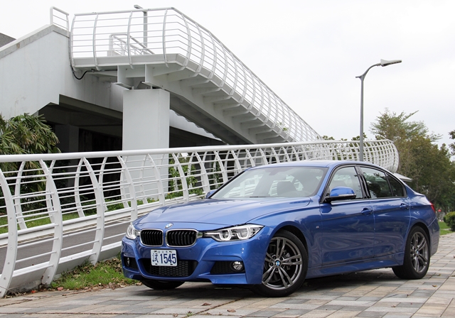 看到330i，記者首先想到的就是在E46世代首次出現的330i，當時的330i仍是搭載3.0升直列六缸自然進氣引擎，可說是3 Series車系中除了M3之外性能最強的。
