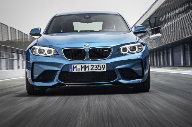 BMW M2搭載一具3.0升直列六缸M TwinPower Turbo雙渦輪增壓引擎，可輸出365匹的最大馬力、以及47-51公斤米的峰值扭力。
