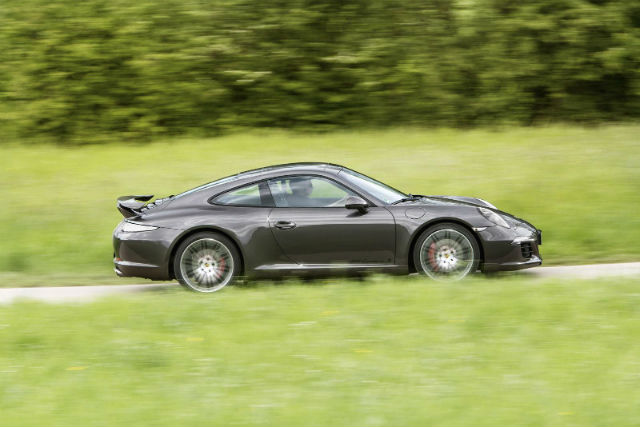 Porsche Tequipment 911 Carrera S搭載3.8升六缸引擎，經調校後可提供430匹的最大馬力、45公斤米的峰值扭力。