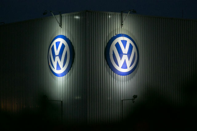 Volkswagen面臨到逾15年來首季財測虧損，不僅股價下滑，連銷量也被Toyota打趴。