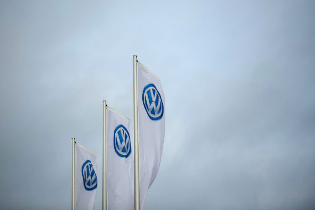 Volkswagen集團也曾公開表示過，要削減約10億歐元的投資金額，並將放緩甚至是取消不是那麼重要車款的發行，藉此來籌備更多資金。