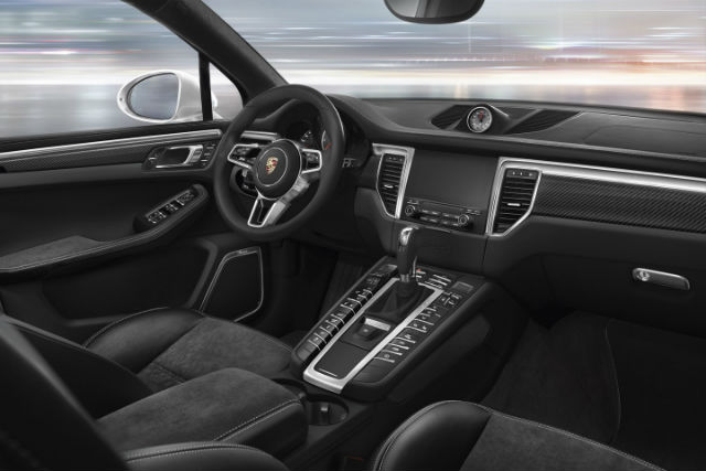 Porsche計劃將在明年為全數的旗下車款安裝上全新的標準配備─專屬通訊管理系統（Porsche Communication Management, PCM）。