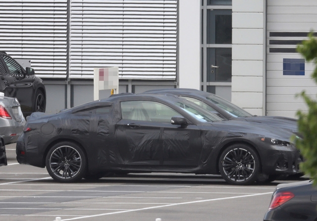 Infiniti Q60 Coupe 偽裝車曝光！ 高性能引擎可望搭載！