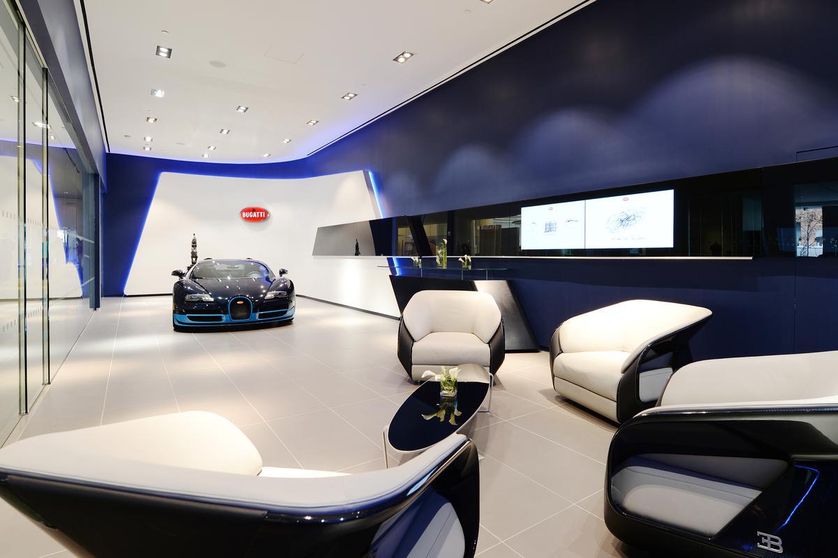 Bugatti 在美國的展示間，比較是屬於靜態展示，以及營造 Bugatti 豪華品牌的奢華感。