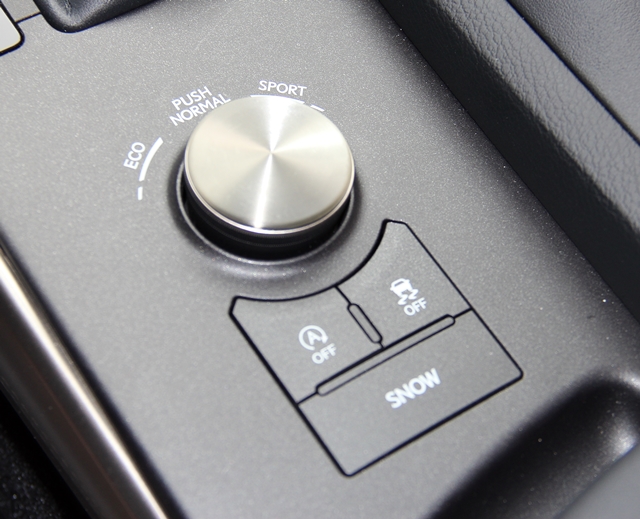 性能化渦輪動力入駐！Lexus IS200t 新車試駕