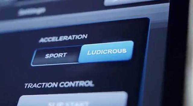 Tesla 的 Ludicrous 滑稽模式，加速起來一點也不滑稽，速度快到嚇死人。