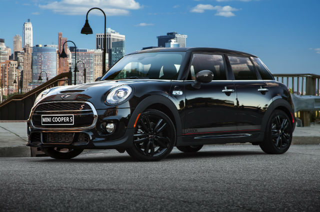 MINI在美國發表了一款Cooper S Carbon Edition特仕版，全車配備了John Cooper Works Pro Tuning Kit動力改裝套件。