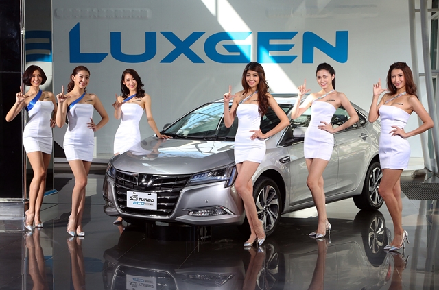 2016 台北車展 Luxgen 辣模搶先登場！ 全新 S3 EV+ 預告亮相