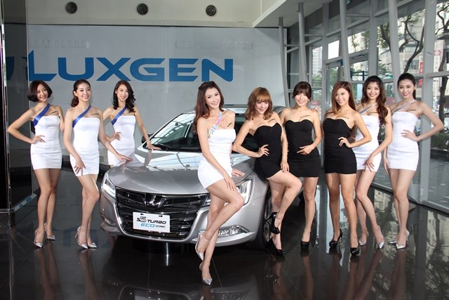 2016 台北車展 Luxgen 辣模搶先登場！ 全新 S3 EV+ 預告亮相