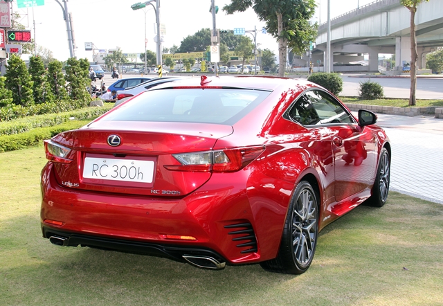 戰線向下延伸 Lexus RC200t / RC300h 台灣上市