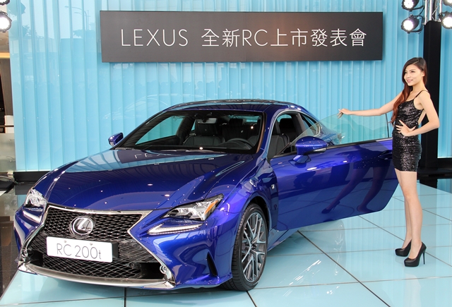 RC200t搭載2.0升四缸雙渦流渦輪增壓引擎，最大動力為245hp/35.7kgm，搭配SPDS八速手自排變速箱，原廠公佈0~100km/h加速成績為7.5秒。