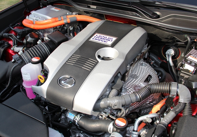RC300h則是搭載2.5升Hybrid動力系統，最大綜效馬力為223hp，0~100km/h加速為8.6秒。
