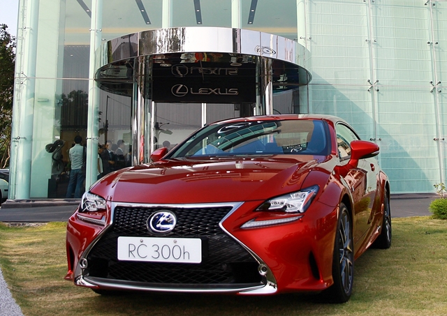 戰線向下延伸 Lexus RC200t / RC300h 台灣上市