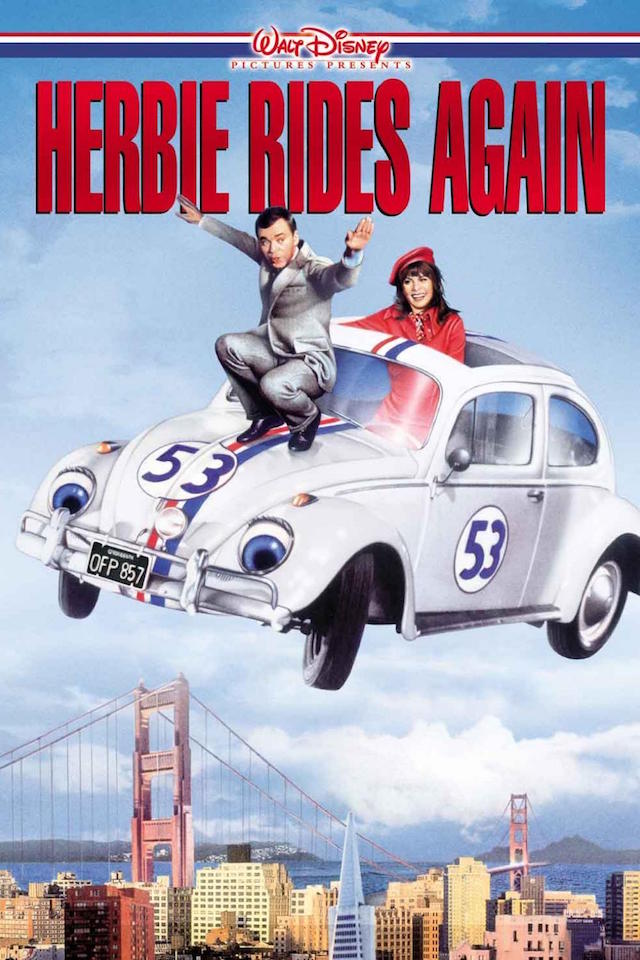 1974 年的 Herbie Rides Again，第一代金龜車賀比也有在此部演出。（圖片來源／moviefiles.alphacoders.com）