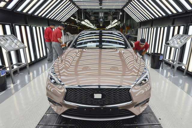 Infiniti Q30 為首款掀背車款，也是該品牌首次在歐洲生產製造的車型。