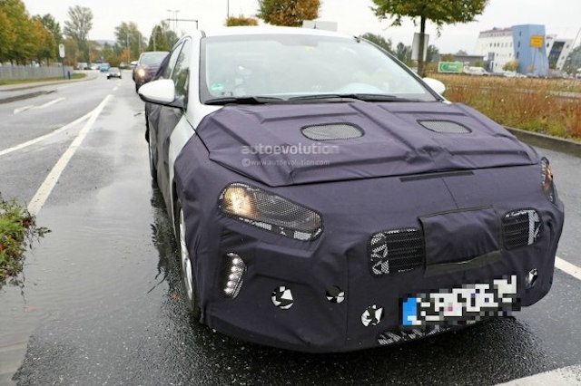 Toyota Prius 殺手？ Hyundai Ioniq 插電混合動力內裝照曝光