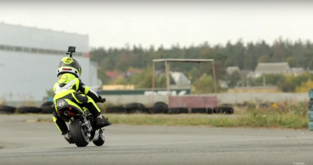 真男人的對決！ 2 歲  V.S. 4 歲小男孩的賽車場 PK（內有競速影片）
